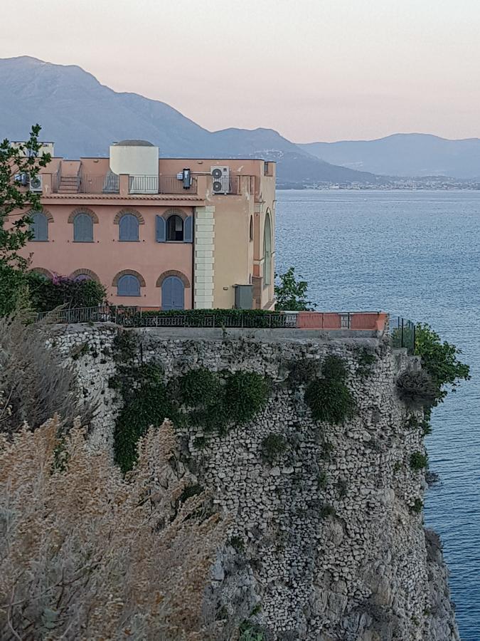 Sunrise Guest House Gaète Extérieur photo